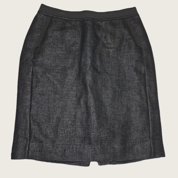 Ann Taylor Dresses & Skirts - Womens Size 6‎ Ann Taylor Black Midi Pencil Skirt